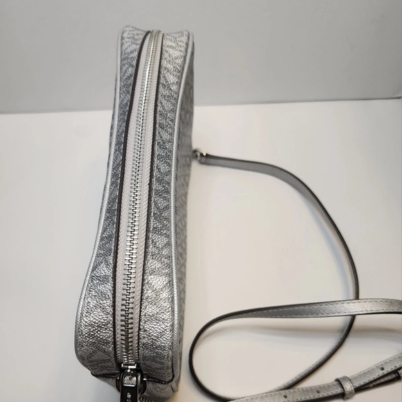 NEW Michael Kors Jet Set Charm Silver Large EW Crossbody NWT - Picture 6 of 8